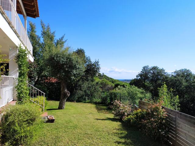 Charming villa – Peaceful- Unique sea view- Pool- gallery image 4