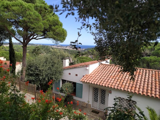 Charming villa – Peaceful- Unique sea view- Pool-