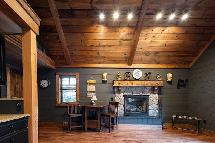 Lakeside Couple's Getaway - New Hampshire