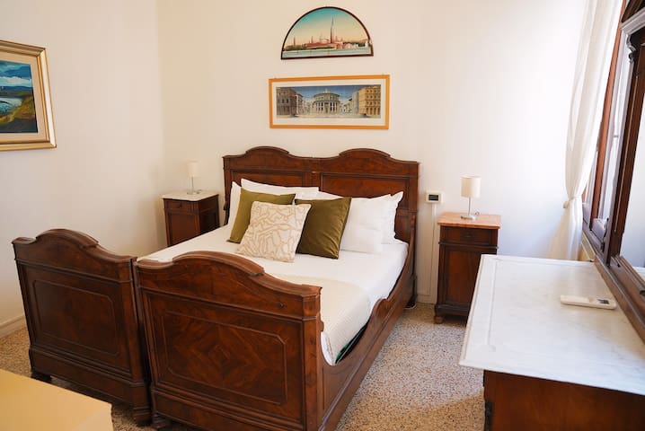 Ca’ alle Gondolette apartment by Sarlux