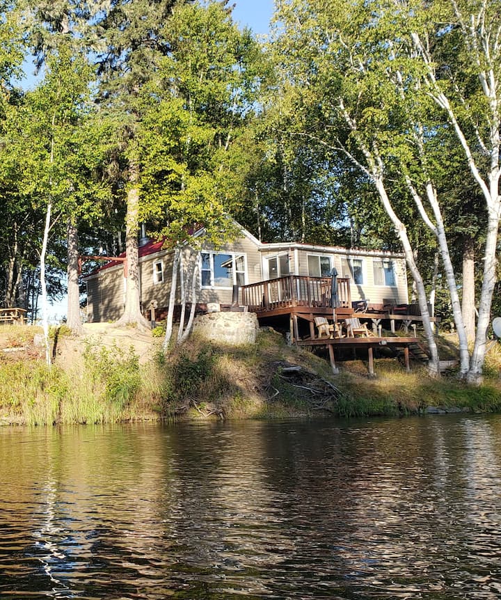 cabin 2/waterfront/hot tub/sauna/woodstove Cottages for Rent in