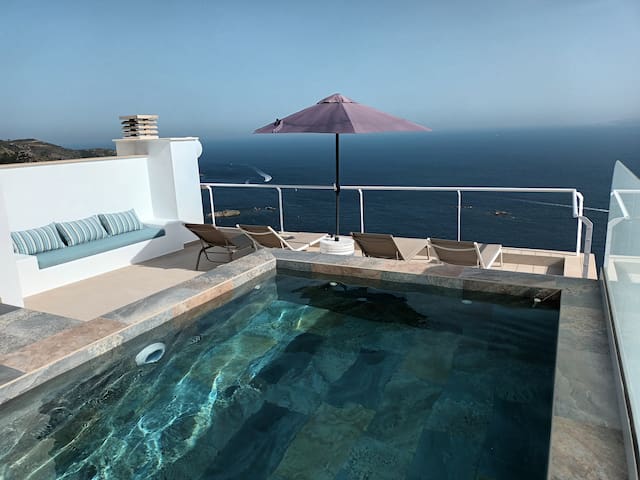 VILLA with Exceptionnal view on the Bay of Roses