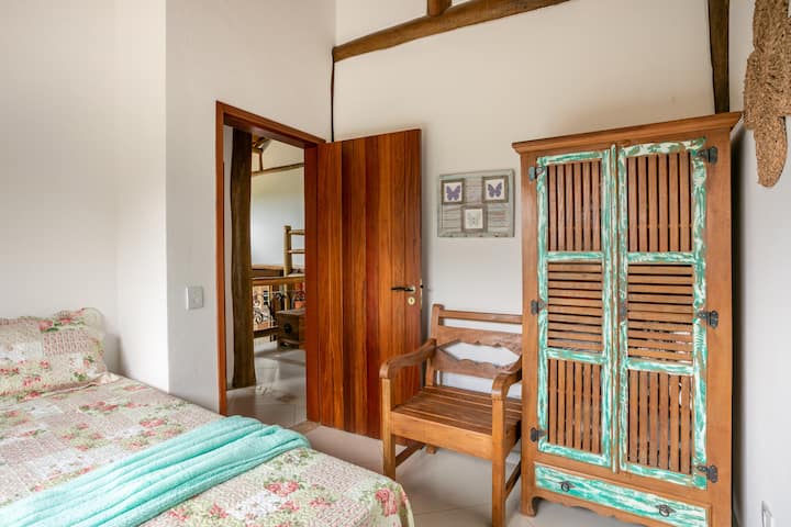 Quarto 1 - cama de casal queen.