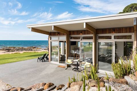 The Beachfront Cabana- 5 star Luxury on the beach