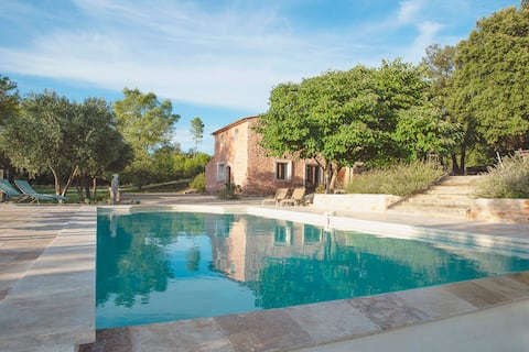 Provence Farmhouse with Pool & View- ‘La Bergerie’
