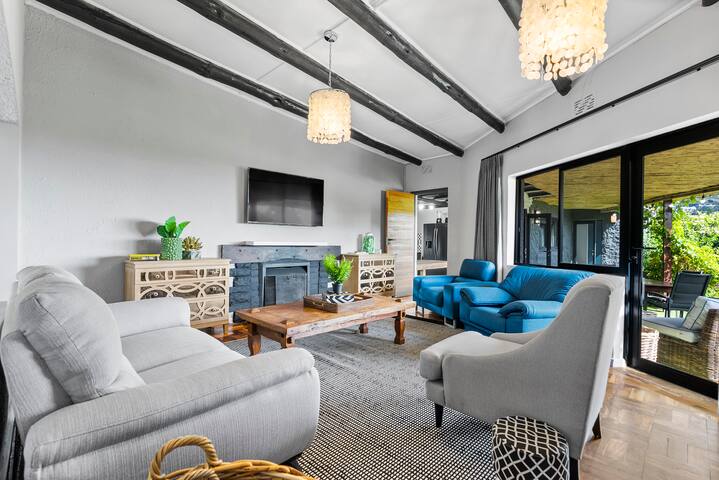 Zuri’s Cottage | Chic Private Space w Pool & Views gallery image 4