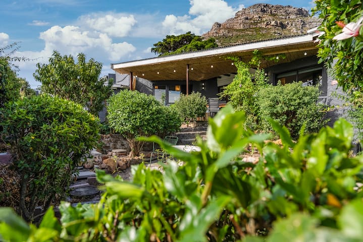 Zuri’s Cottage | Chic Private Space w Pool & Views