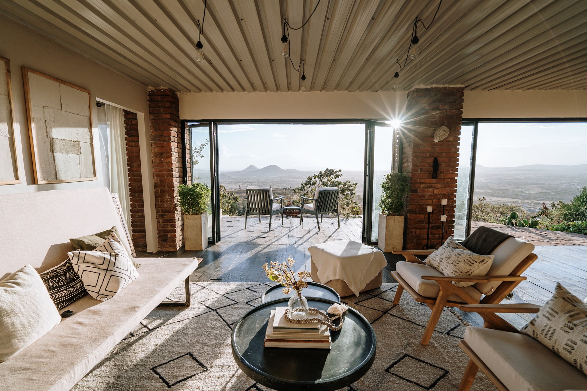Dream House, Dream house with unreal views