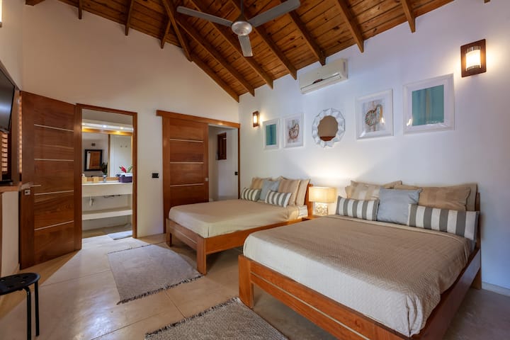 Bungalow with two double beds and En Suite bathroom
