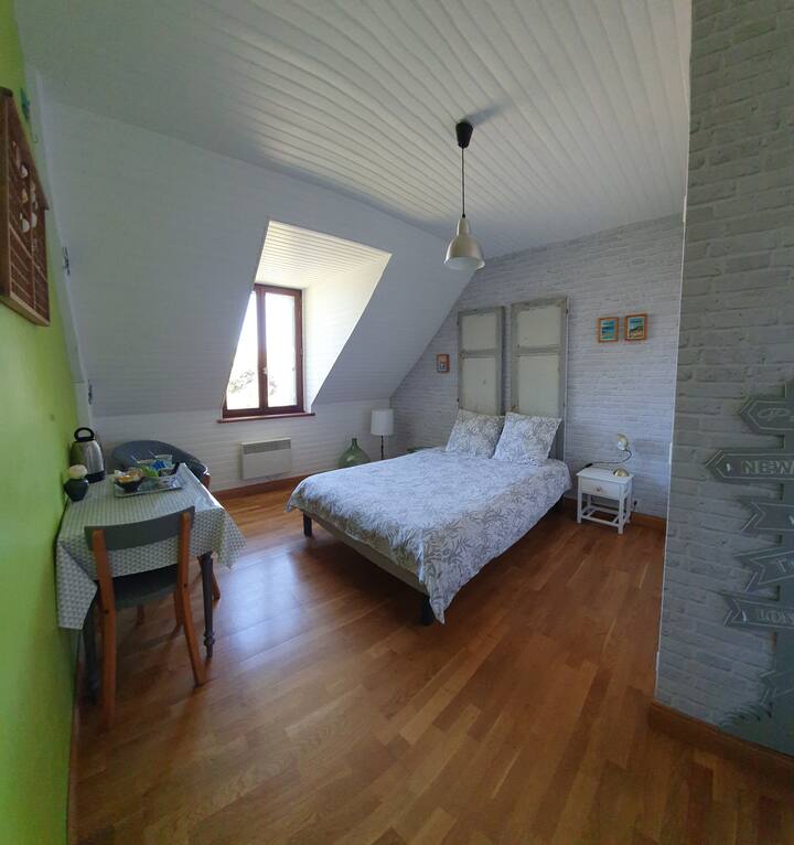 Chumba kilicho na kitanda cha watu wawili