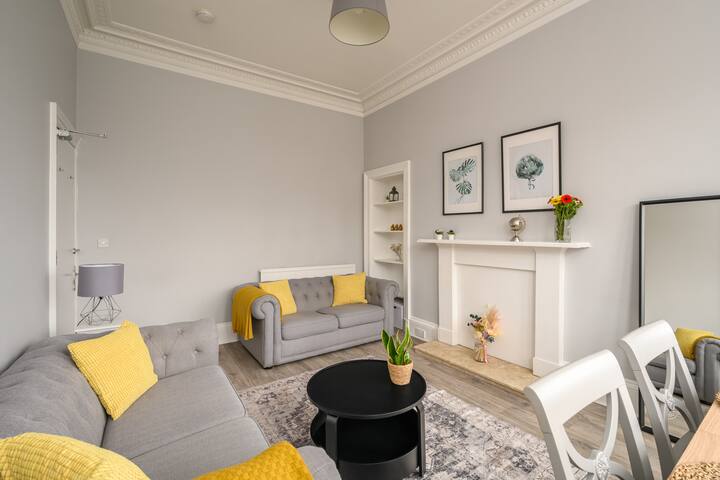 Large & Central Flat * Haymarket Apartment gallery image 3