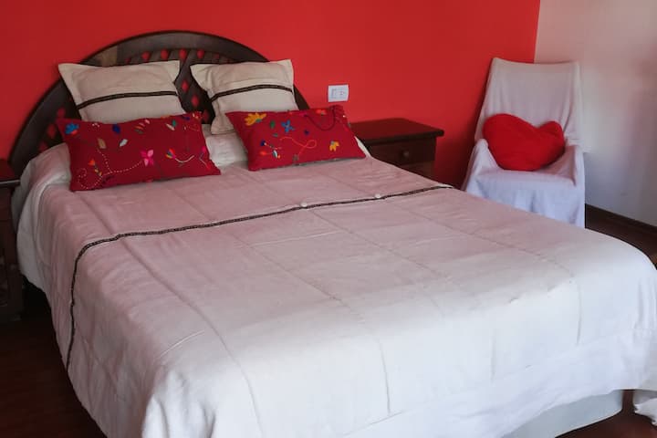 Casa no Versalles com quarto, banheiro privativo, parque e piscina