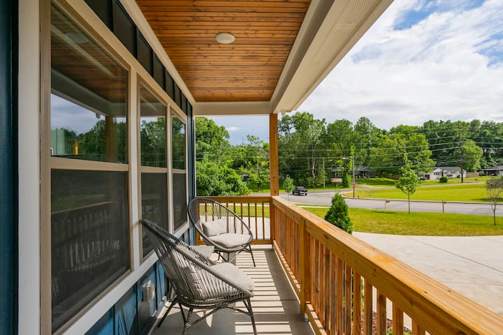 30+ day min Entire Residential home-The Blue House gallery image 2