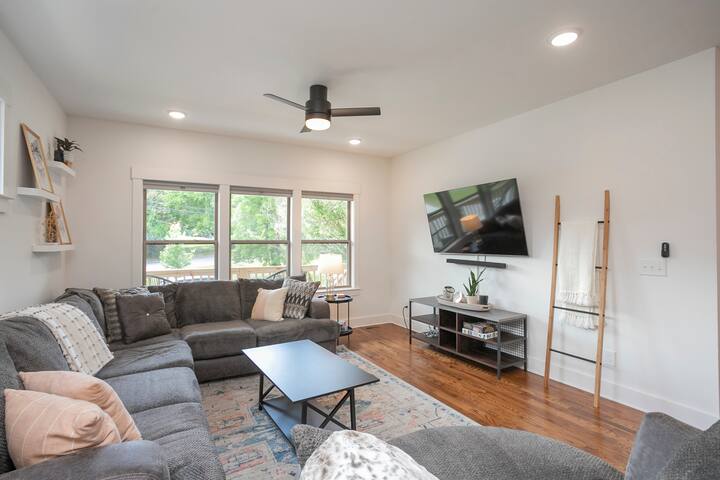 30+ day min Entire Residential home-The Blue House gallery image 5