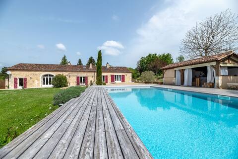  BEAUTIFUL LONGERE IN THE HEART OF PERIGORD