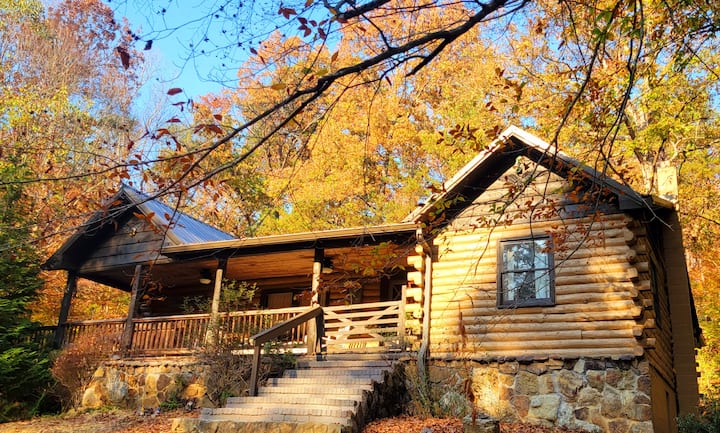 Cabin in Chattanooga · ★4.85 · 4 bedrooms · 6 beds · 3 baths
