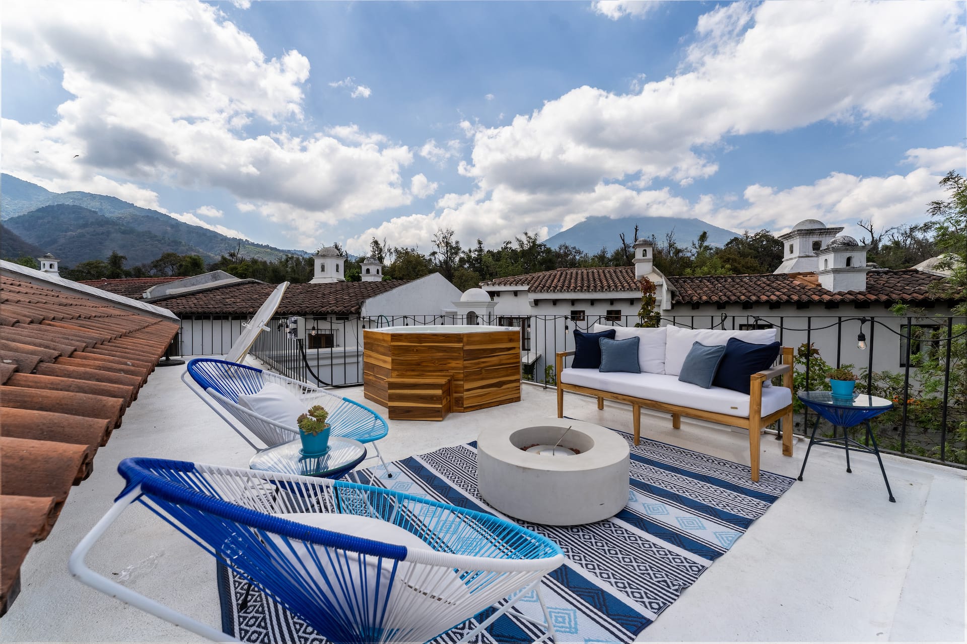 Mansion with hot tub and volcano view (5 BR)
