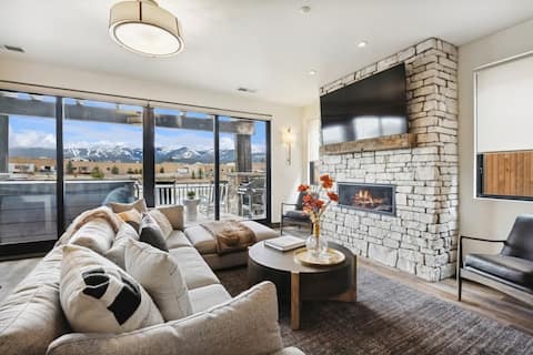 Top Airbnb: Luxury Mountain View Hot Tub Near Glacier & Skiing in Montana