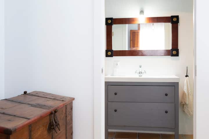 Სააბაზანო საშხაპით (1)