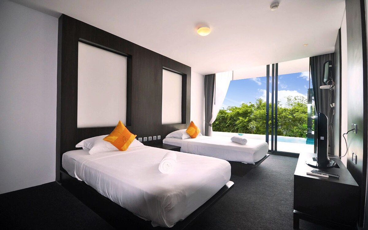 ห้องนอน 5 บนดาดฟ้าสระว่ายน้ำตอนนี้มีพื้นกระเบื้องหรู