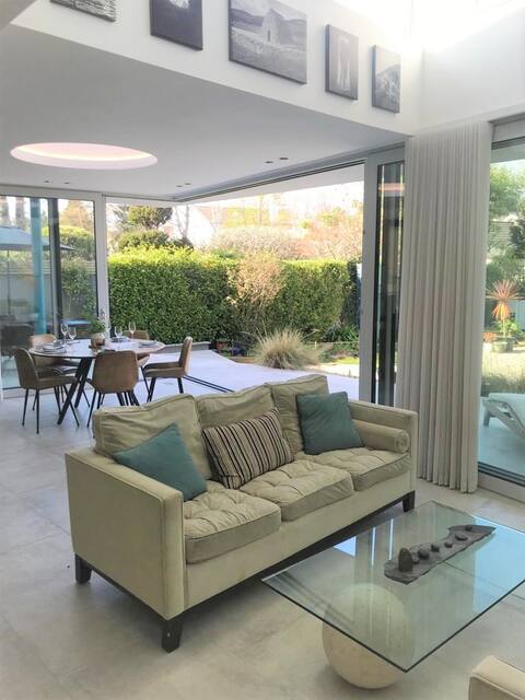 Successful Airbnb property: Sunny & Spacious Dun Laoghaire House Near The Sea in Dublin