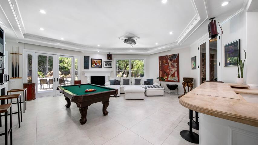 Beverly Hills 4BD Tennis Estate w/ Gym, Pool & Spa gallery image 2