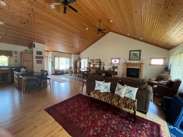 Beautiful/Spacious 3bd, 3.5 ba home w/huge yard Houses for Rent in