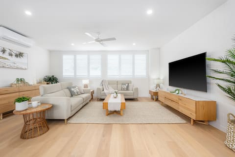 Top performing Airbnb: Spacious Gorgeous Holiday Home - close to beach in Coolangatta