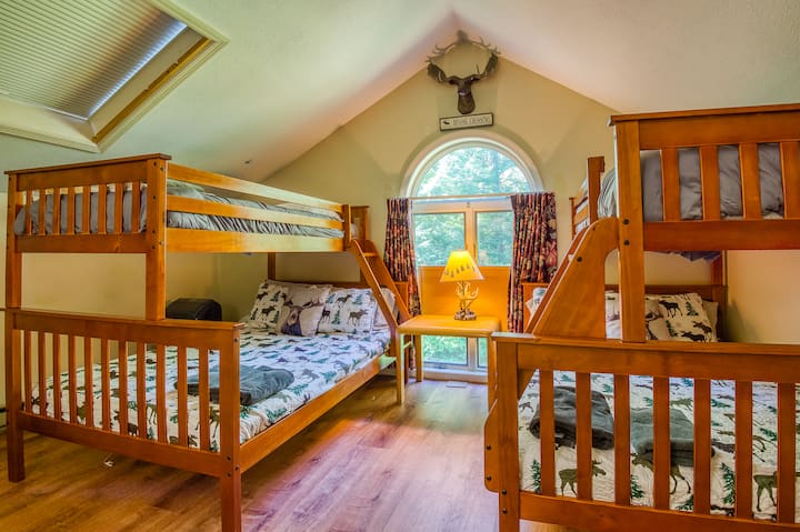 Loft, cama doble sobre matrimonial