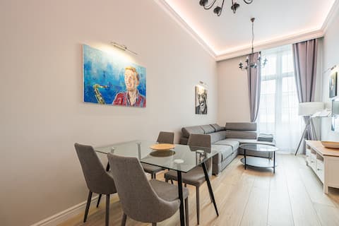 Successful Airbnb property: Stylish apartment with a garage in the heart of Wroclaw in Przedmieście Oławskie