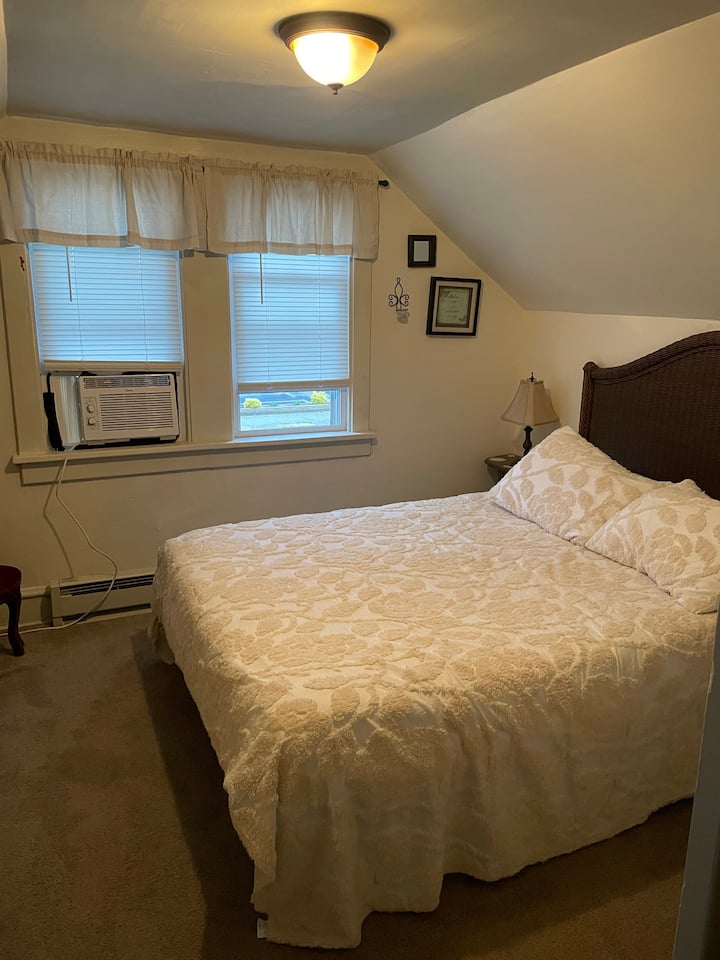 Predná spálňa s manželskou posteľou!