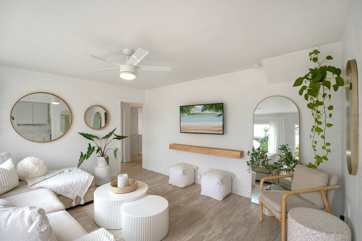 3 Blocks to the Beach w/ Private Yard & Beach Gear