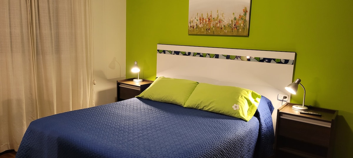 ห้องนอนเตียงควีนไซส์ 2 ที่นั่ง
