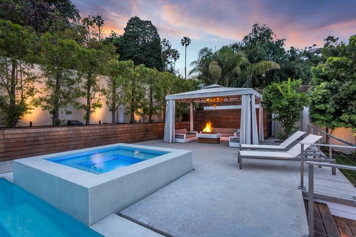 Sunset Strip 5* Location w Pool Jacuzzi Cabana BBQ gallery image 2