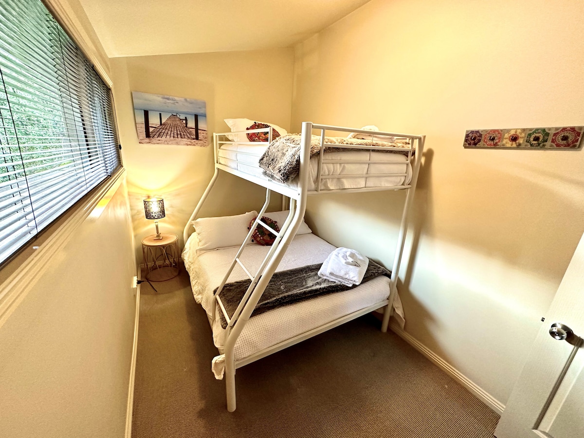 Litera - Cama doble con cama individual arriba