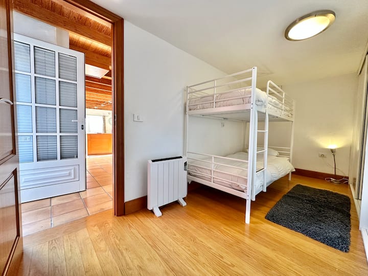 Spálňa s poschodovými posteľami 