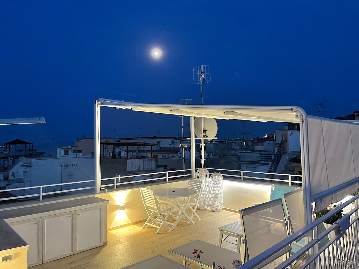 Top Airbnb: the terrace overlooking the sea a Gaeta