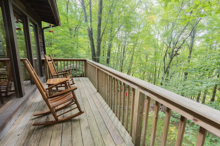 The Mountain House - Cabins for Rent in Boone, North Carolina