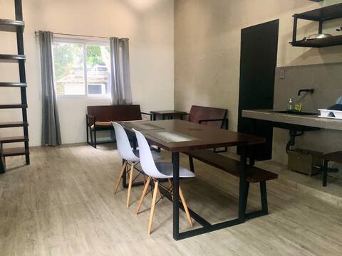 (A) Loft w/ Kitchen, WiFi, Netflix, Pool Access