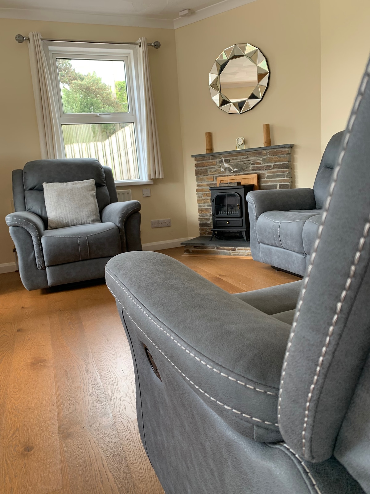 Successful Airbnb property: Carnawn, Port Gaverne, Port Isaac. Sea View in St. Endellion