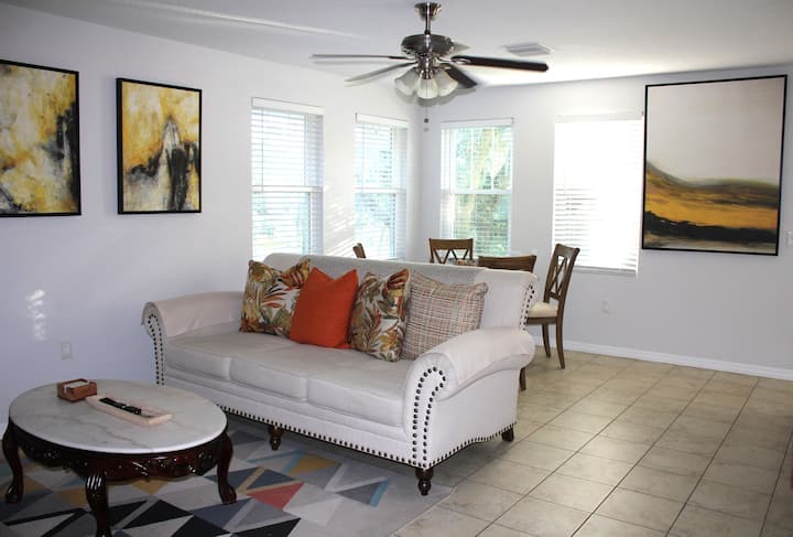 Spacious Modern Convenient River View Cottage! - Tampa, FL