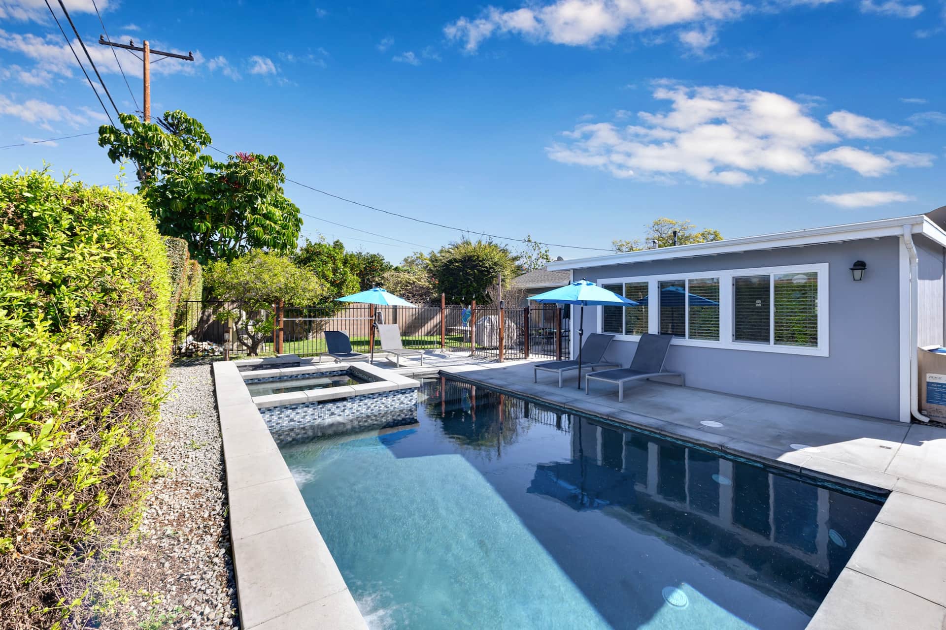 Walk to DLand! Saltwater Pool(heat opt)/Spa Home