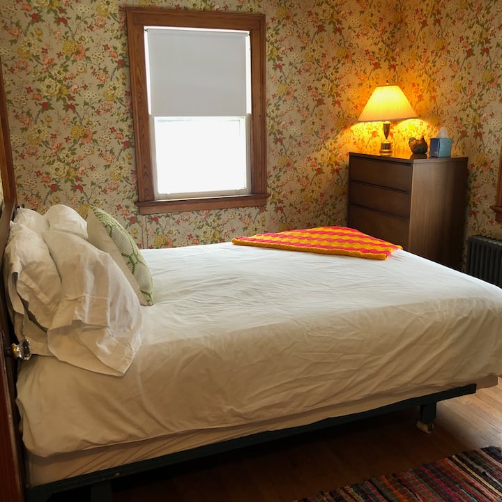 Bedroom #1, Queen Bed