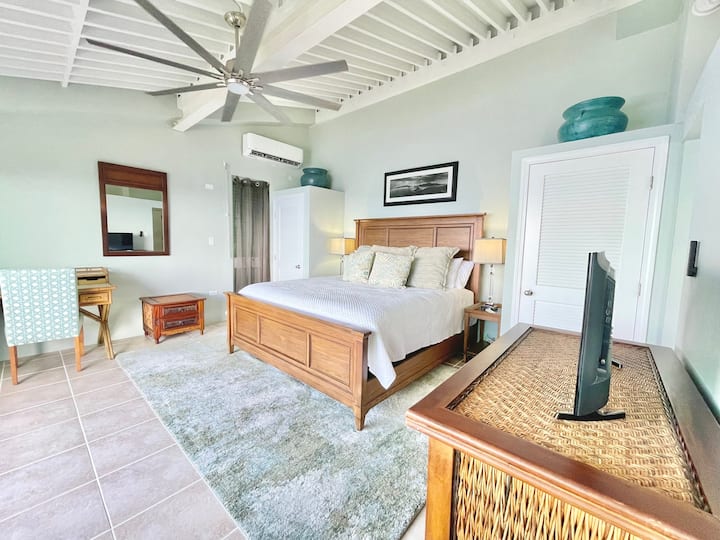 Cómoda cama tamaño king nueva