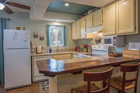 BlueSpruce Guesthouse-Walkable RiverTrail/Downtown