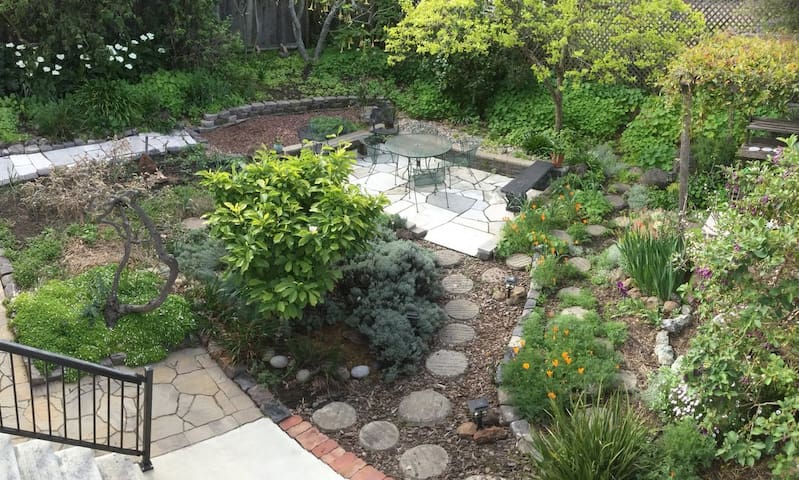 Bright, Airy Edwardian Home with Garden Sanctuary gallery image 2