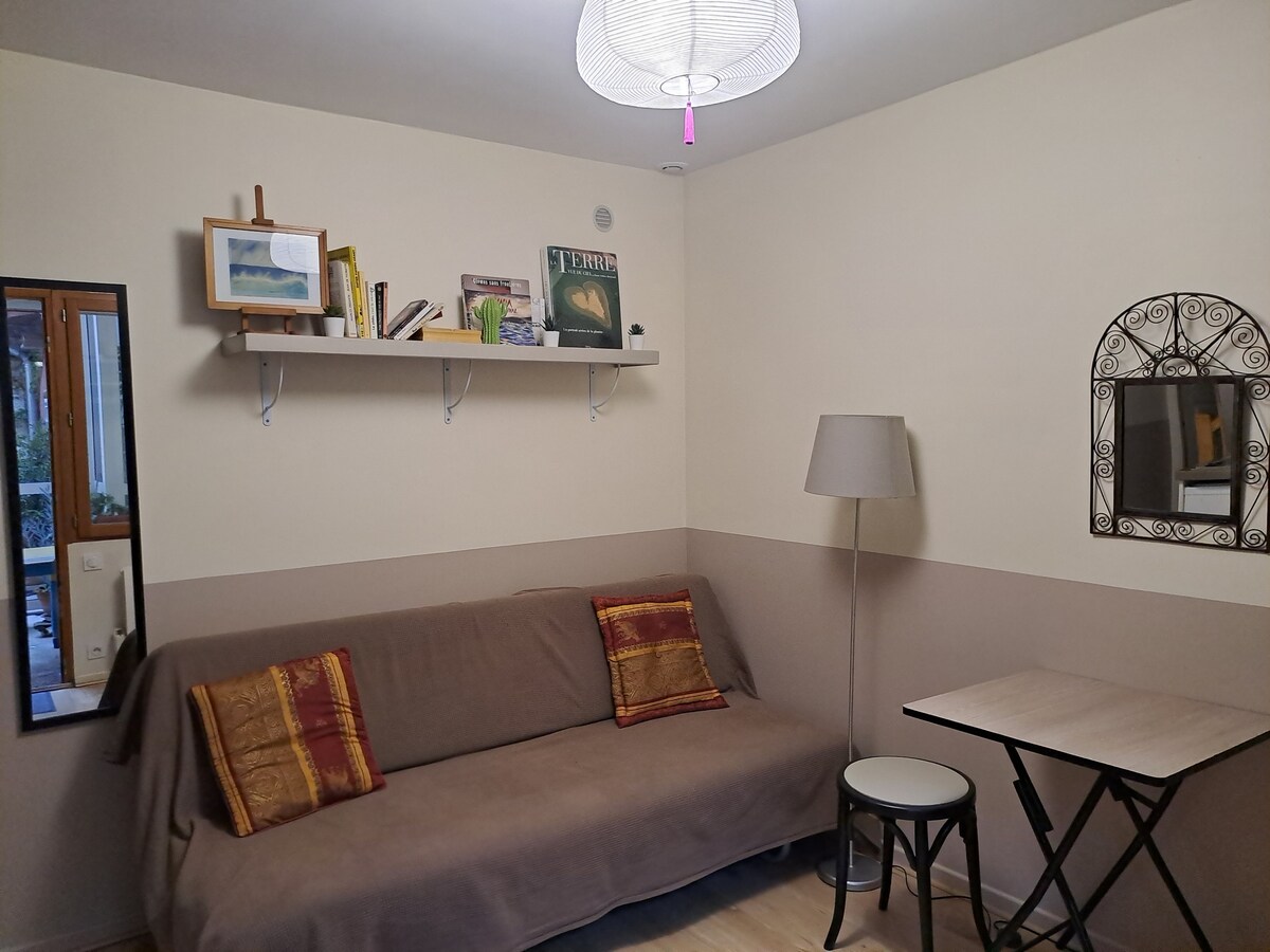 Top performing Airbnb: Studio duplex in Mosson