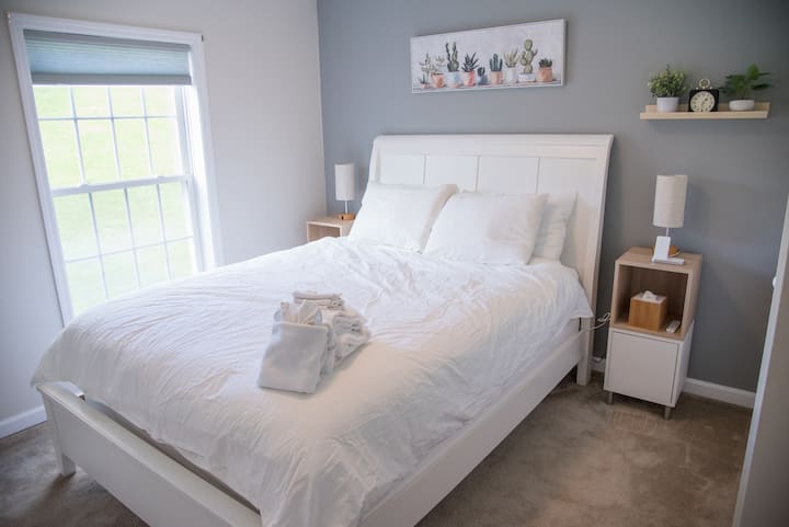 غرفة نوم 2 بسرير بحجم كبير