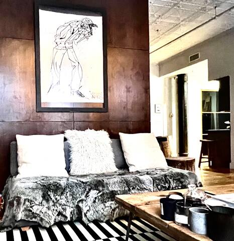 TRIBECA/SOHO 2 BEDROOM LUXURY LOFT w FIREPLACE gallery image 2