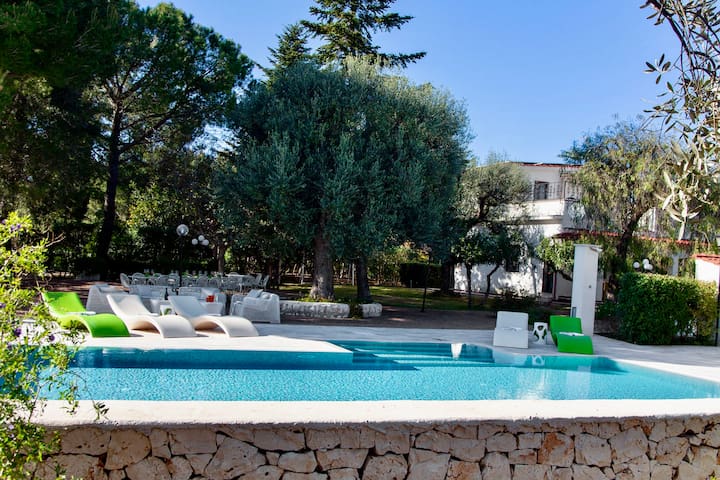 Piccinnu: first floor apartment with pool +gardens